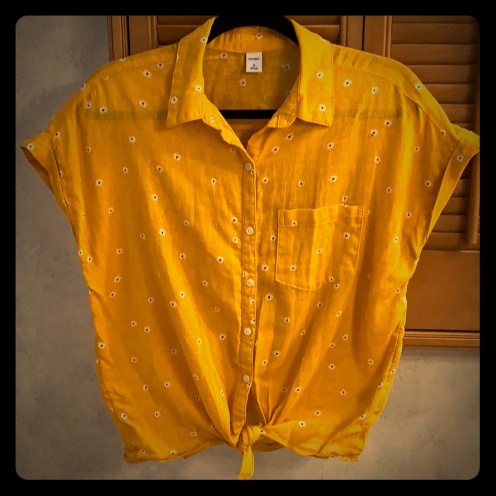 Cute mustard yellow shirt
